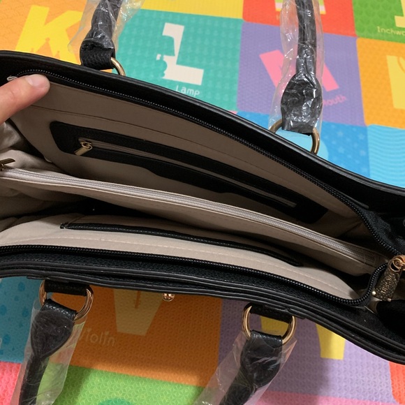 Women hand bags - Picture 5 of 5